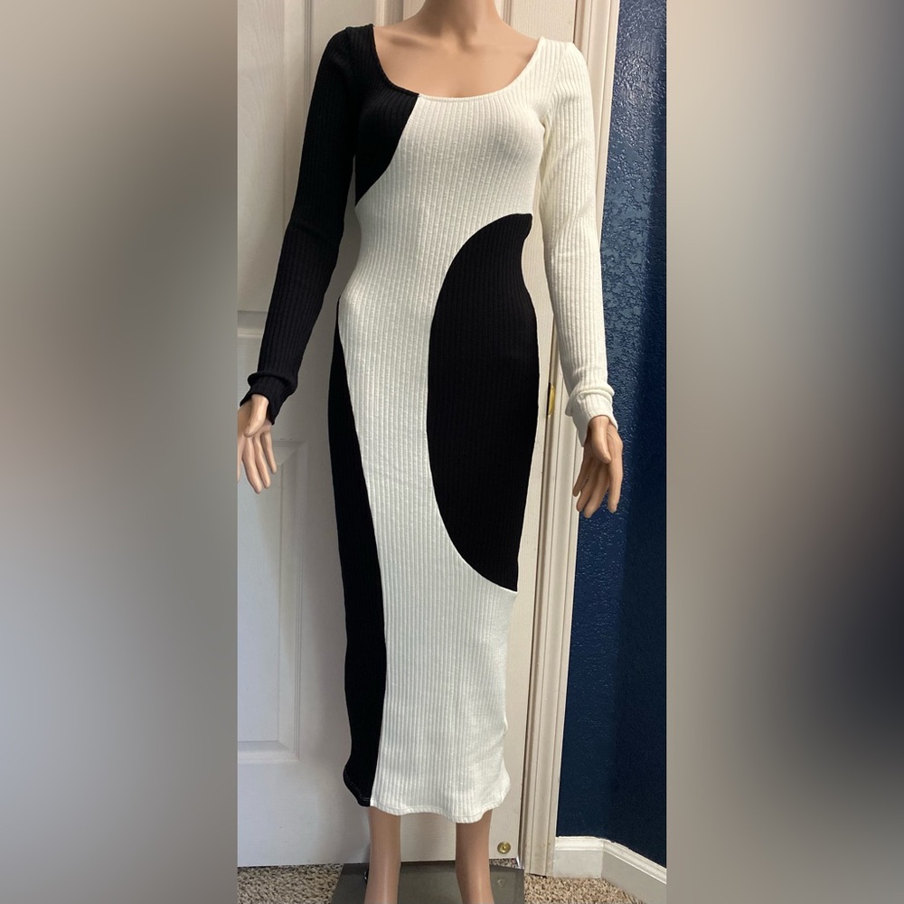 Black and  White  Asymmetrical Backless Sheath Dress